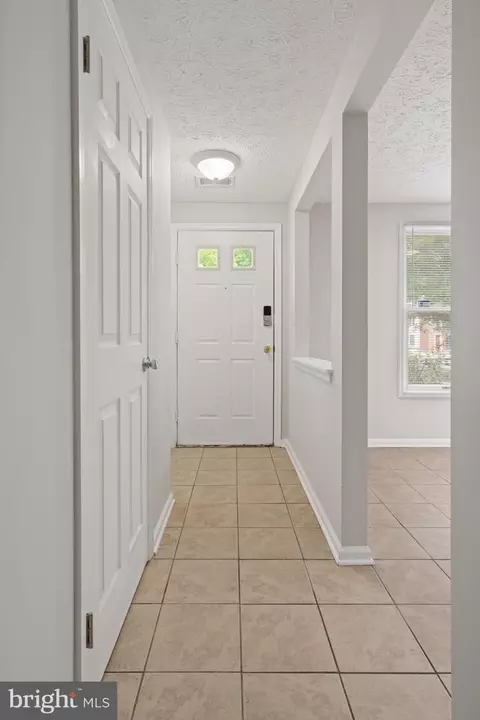 Entry Way - 3601 Wharf Ln, Triangle, VA 22172 photo 1 of 4