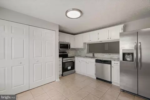 Kitchen - 3601 Wharf Ln, Triangle, VA 22172 photo 2 of 3