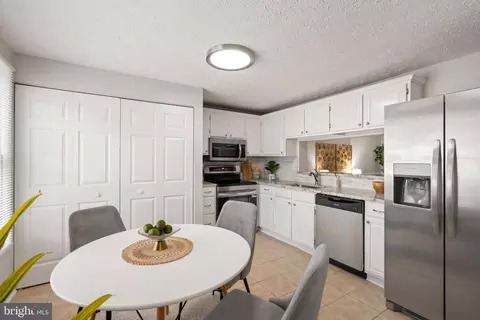 Kitchen - 3601 Wharf Ln, Triangle, VA 22172 photo 1 of 2