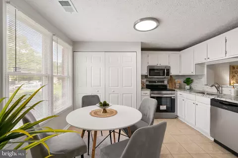Dining - 3601 Wharf Ln, Triangle, VA 22172 photo 1 of 2