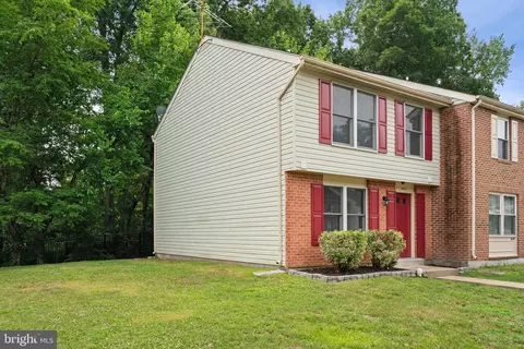 Exterior - 3601 Wharf Ln, Triangle, VA 22172 photo 4 of 5