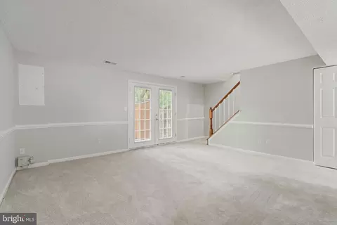 Living - 3601 Wharf Ln, Triangle, VA 22172 photo 2 of 5