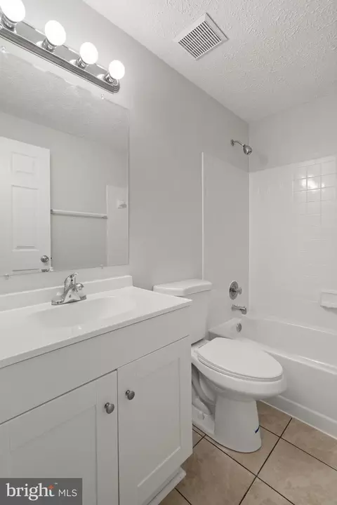 Bath - 3601 Wharf Ln, Triangle, VA 22172 photo 5 of 5