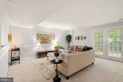 Living - 3601 Wharf Ln, Triangle, VA 22172 photo 3 of 3