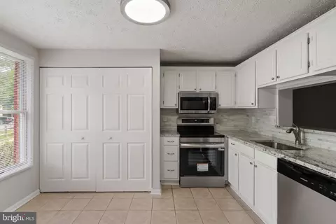 Kitchen - 3601 Wharf Ln, Triangle, VA 22172 photo 1 of 3