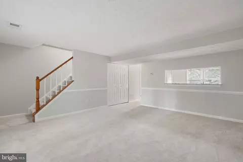 Living - 3601 Wharf Ln, Triangle, VA 22172 photo 4 of 5
