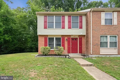 Exterior - 3601 Wharf Ln, Triangle, VA 22172 photo 2 of 5