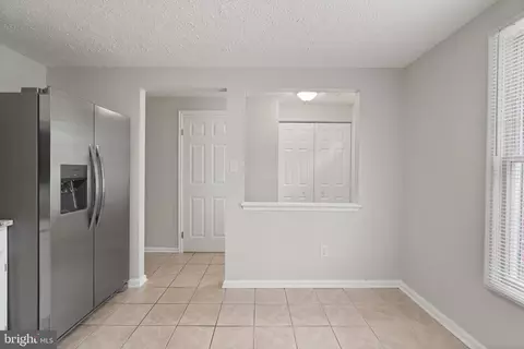 Entry Way - 3601 Wharf Ln, Triangle, VA 22172 photo 2 of 4