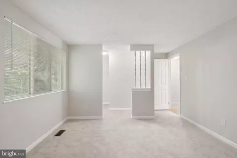 Living - 3601 Wharf Ln, Triangle, VA 22172 photo 5 of 5