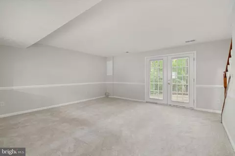 Living - 3601 Wharf Ln, Triangle, VA 22172 photo 3 of 5