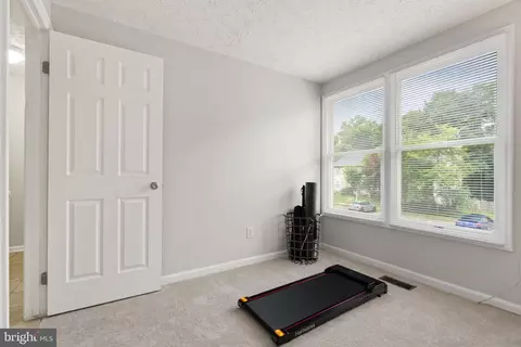 Entry Way - 3601 Wharf Ln, Triangle, VA 22172 photo 3 of 3
