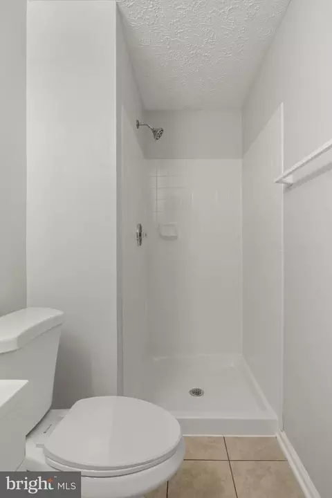 Bath - 3601 Wharf Ln, Triangle, VA 22172 photo 3 of 5