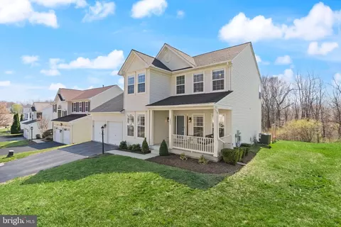 2927 Myrtlewood Dr, Dumfries, VA 22026