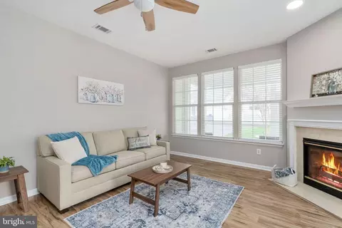 Living - 12966 Dunbarton Dr, Bristow, VA 20136 photo 7 of 10