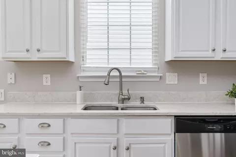 Kitchen - 12966 Dunbarton Dr, Bristow, VA 20136 photo 4 of 5