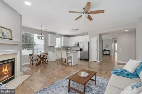 Living - 12966 Dunbarton Dr, Bristow, VA 20136 photo 10 of 10