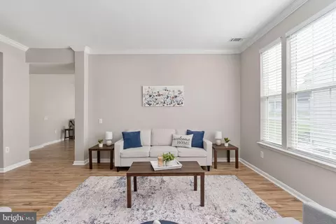Living - 12966 Dunbarton Dr, Bristow, VA 20136 photo 2 of 10