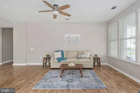 Living - 12966 Dunbarton Dr, Bristow, VA 20136 photo 9 of 10