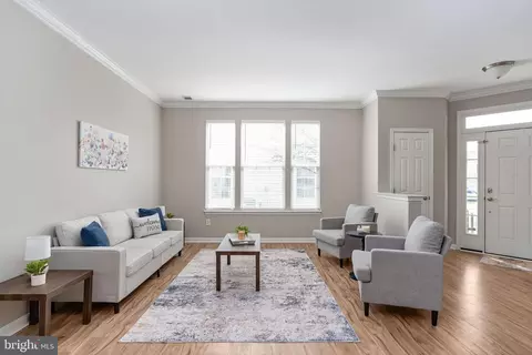 Living - 12966 Dunbarton Dr, Bristow, VA 20136 photo 3 of 10