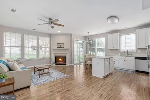 Living - 12966 Dunbarton Dr, Bristow, VA 20136 photo 6 of 10