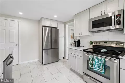 Kitchen - 15803 Edgewood Dr, Dumfries, VA 22025 photo 2 of 2