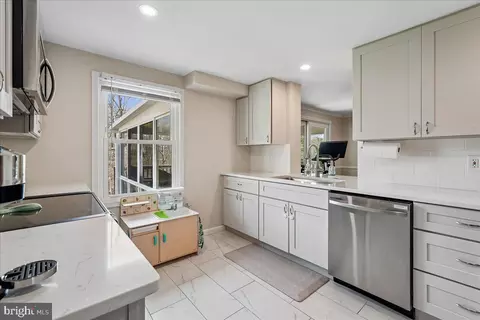 Kitchen - 15803 Edgewood Dr, Dumfries, VA 22025 photo 1 of 2