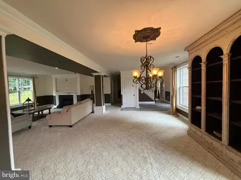 Living - 3209 Shoreview Rd, Triangle, VA 22172 photo 4 of 4