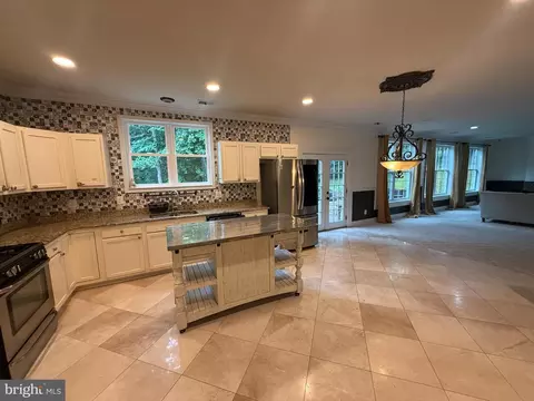 Kitchen - 3209 Shoreview Rd, Triangle, VA 22172 photo 4 of 4