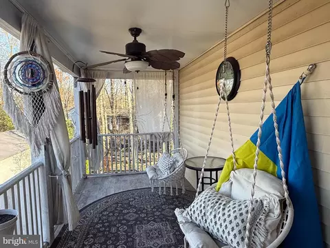 Exterior - 3209 Shoreview Rd, Triangle, VA 22172 photo 6 of 6