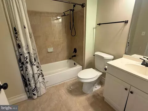 Bath - 3209 Shoreview Rd, Triangle, VA 22172 photo 1 of 2