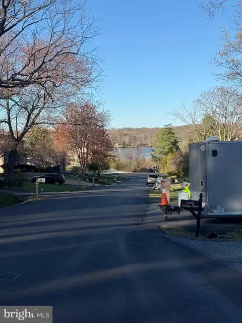View/Area - 3209 Shoreview Rd, Triangle, VA 22172 photo 1 of 1