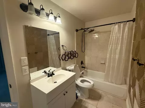 Bath - 3209 Shoreview Rd, Triangle, VA 22172 photo 2 of 2