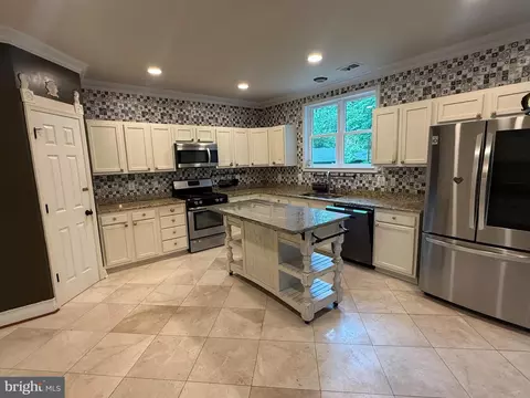 Kitchen - 3209 Shoreview Rd, Triangle, VA 22172 photo 3 of 4