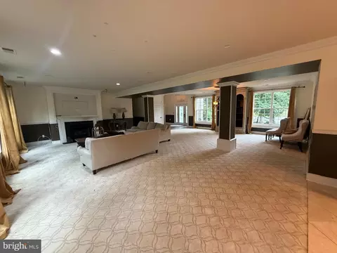 Living - 3209 Shoreview Rd, Triangle, VA 22172 photo 1 of 4