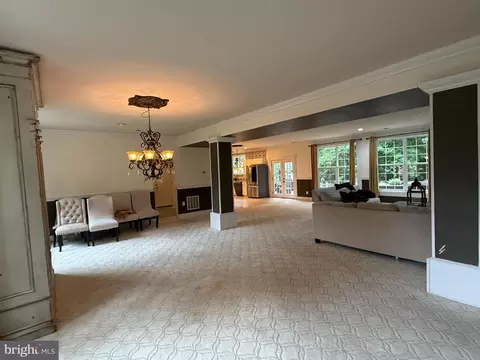 Living - 3209 Shoreview Rd, Triangle, VA 22172 photo 2 of 4