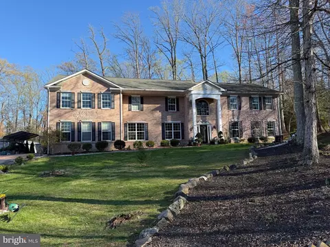 3209 Shoreview Rd, Triangle, VA 22172