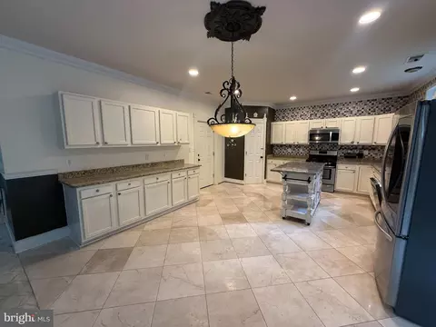 Kitchen - 3209 Shoreview Rd, Triangle, VA 22172 photo 2 of 4