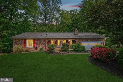 12203 Woodlark Ct, Manassas, VA 20112