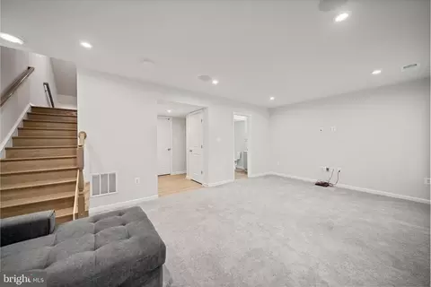 Living - 18218 Summit Pointe Dr, Triangle, VA 22172 photo 5 of 5