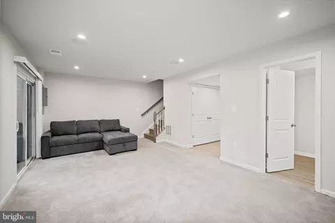 Living - 18218 Summit Pointe Dr, Triangle, VA 22172 photo 3 of 5