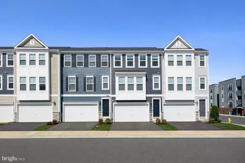 Exterior - 18218 Summit Pointe Dr, Triangle, VA 22172 photo 6 of 6