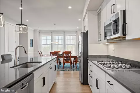 Kitchen - 18218 Summit Pointe Dr, Triangle, VA 22172 photo 3 of 4
