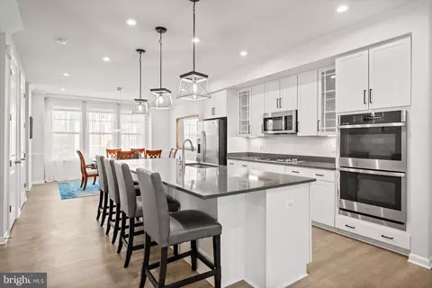 Kitchen - 18218 Summit Pointe Dr, Triangle, VA 22172 photo 2 of 4