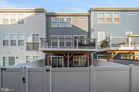 Exterior - 18218 Summit Pointe Dr, Triangle, VA 22172 photo 5 of 6