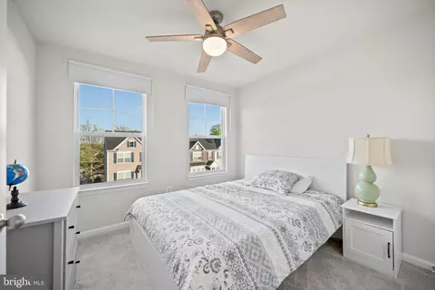 Bedroom - 18218 Summit Pointe Dr, Triangle, VA 22172 photo 6 of 8