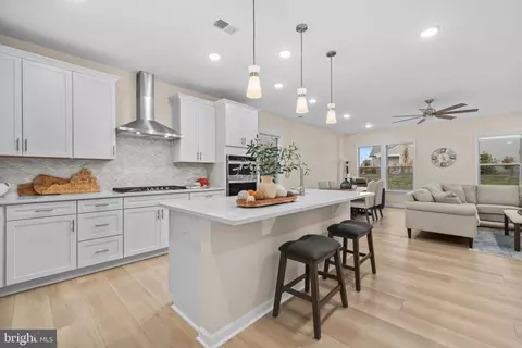 6266 Zinnia Ln, Haymarket, VA 20169