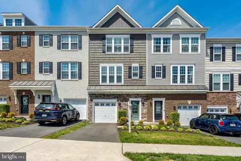6097 Camerons Ferry Dr, Haymarket, VA 20169