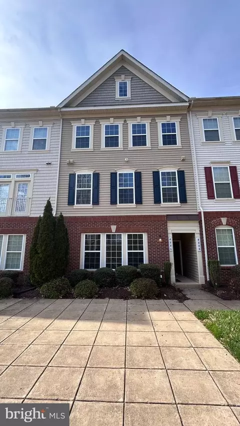 4888 Dane Ridge Cir, Woodbridge, VA 22193