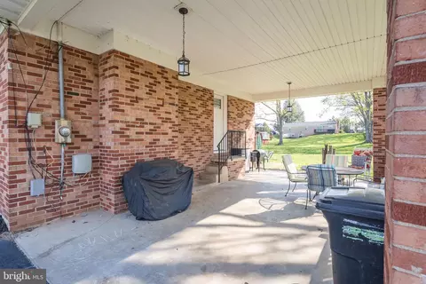 Exterior - 7707 Huron Dr, Gainesville, VA 20155 photo 4 of 12