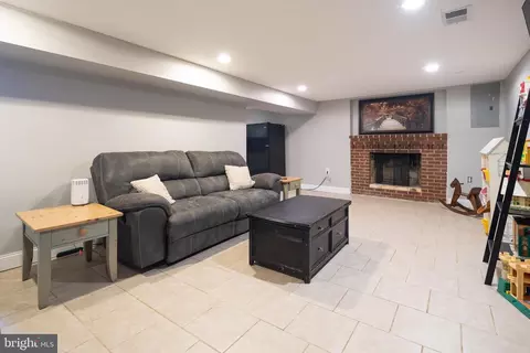 Living - 7707 Huron Dr, Gainesville, VA 20155 photo 4 of 4